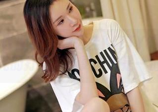 Feilin嗲囡囡 – 施忆佳KITTY的天台：在无圣光的打磨下，更多的是一份真实。