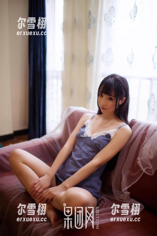 GIRLT果团网 - 陈雅漫的短裙合集，适合任何场合——包括你突然想去打卡的那家网红咖啡店。