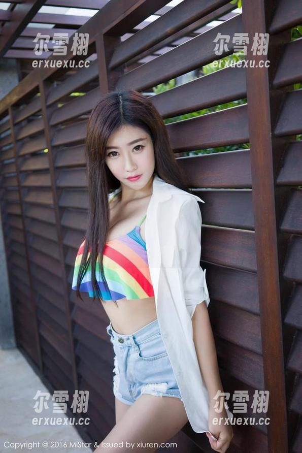 MiStar魅妍社 - 易阳Silvia的纯白照片，脑子里自动循环‘我该买的新衣服是哪个颜色’！