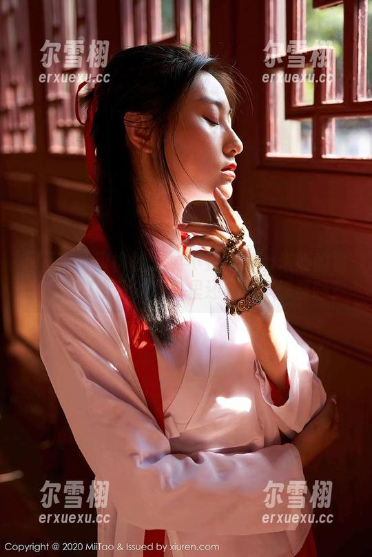 MiiTao蜜桃社-Mia米娅 MiiTao蜜桃社 - 要不要给Mia米娅的温柔美图打个分?图包里还有更多惊喜吗?