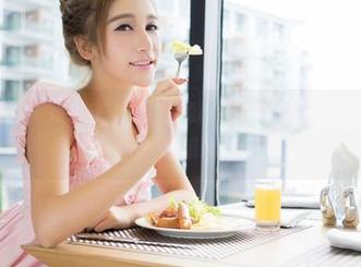 TGOD推女神 – 高清分享：歆小兔chobits的毛衣，穿上就会变得不一样……这道理不想解释。