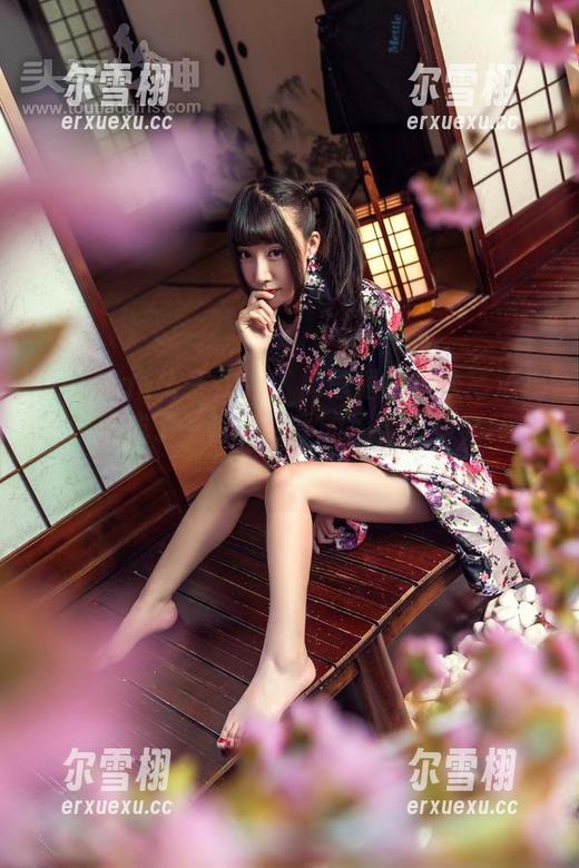 TouTiao头条女神 - 周思超的皮衣高清摄影，集成了一整个冬季的温柔，却又藏着些许叛逆。