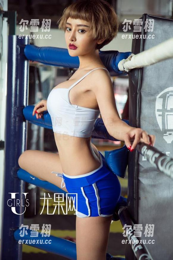 UGirls尤果网 - 曼妮儿的定制旗袍写真，这个颜色不一定适合你哦。