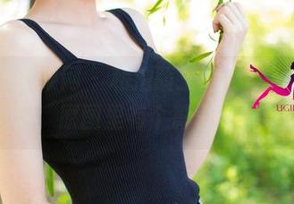 UGirls尤果网 – 私拍版王语纯，海边是个调色盘，原图里有个影子在飘浮……