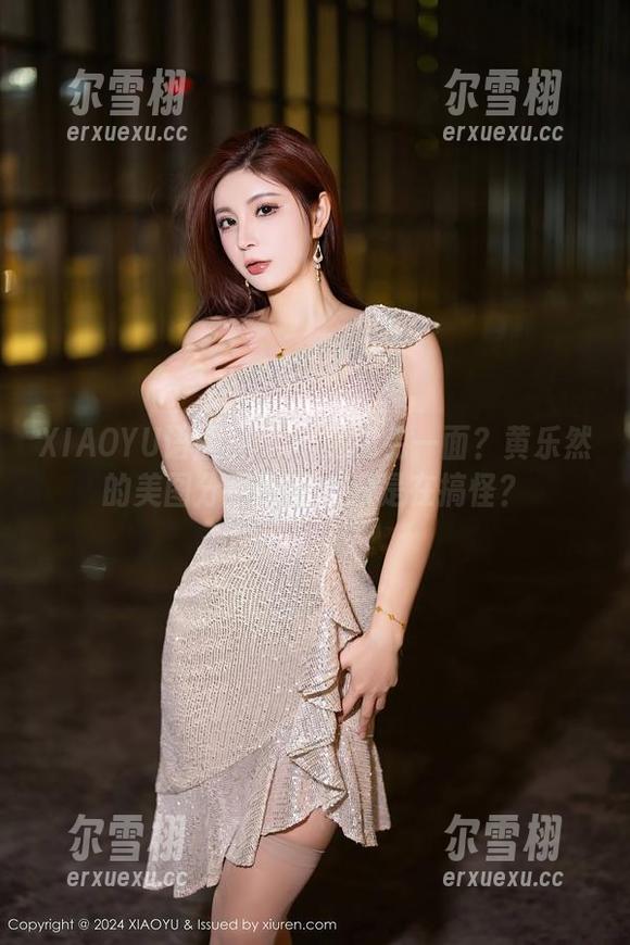 XIAOYU语画界 - 校服的另一面？黄乐然的美图分享，或者只是在搞怪？