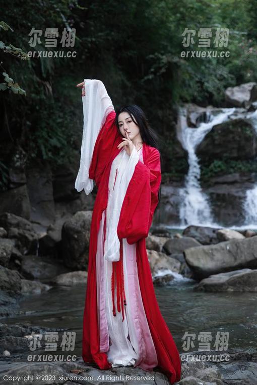 Xiuren秀人网-Carol周妍希 Xiuren秀人网 - Carol周妍希给的这组旗袍写真集,活生生在挑战我的审美界限,必须得分享!