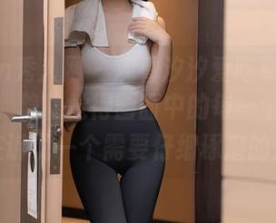 Xiuren秀人网 – 观看汐汐爱吃草莓的双人写真，隐隐觉得画面中的每一个细节，都像在诉说一个需要仔细琢磨的片段。