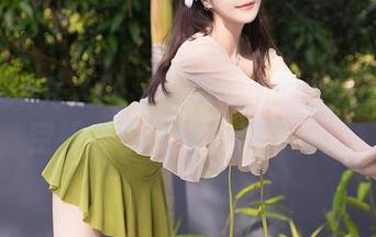 Xiuren秀人网 – 草莓mm的在线发表：空姐并不仅仅是在飞行！