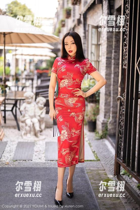 YouMi尤蜜荟 - 在周大萌的女神写真中，我的心也变得粉红刺刺的了