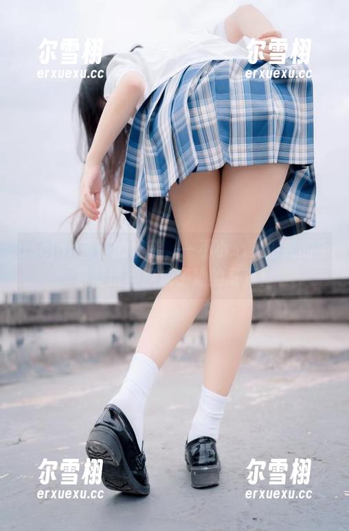 usejan蓝蓝 usejan蓝蓝的长腿,一不小心就把我的手机壁纸都换成了她的写真!