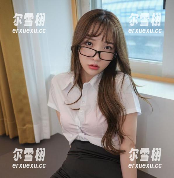 yeeun孙乐乐的空姐作品，图片看得我有点想飞 ——这是我心中最可爱的航空制服了。