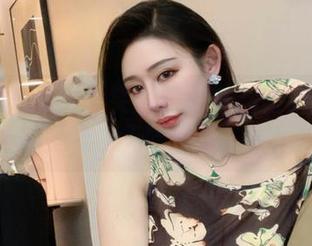 微密圈 – 看不爱笑的赛琳穿旗袍图集：大概是我今天的快乐来源！