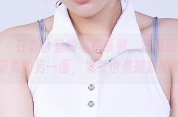 丽柜 – 在办公室的私拍系列，芒果展示寂寞职员的另一面，果然也是孤寂的美。