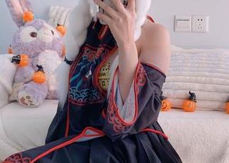 老实说，二阶堂宅绘子和她的套装合集，有点儿意思，嘘