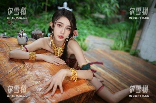 余多多Dudu 余多多Dudu的御姐踩单车,高清图册让人想摸一摸,骑行啥的,真的好奇。