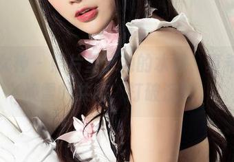 克拉女神 – 照片里泳池的水波，真希望有凌雪的共鸣，打破沉默。