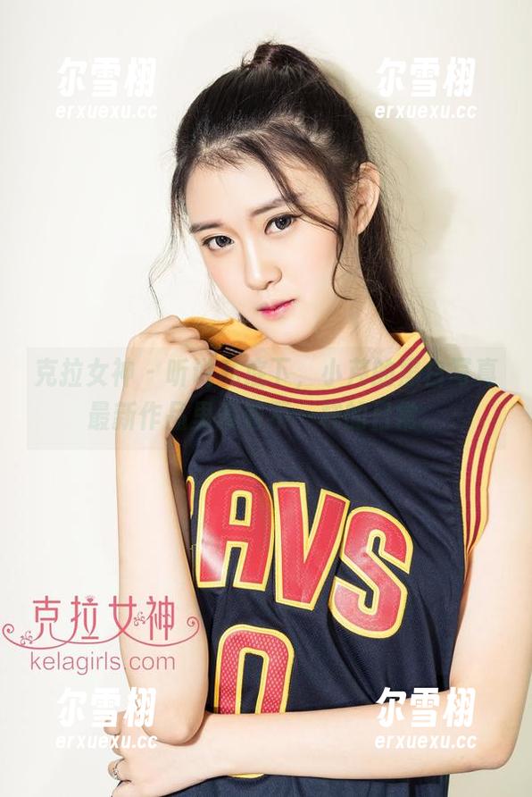 克拉女神-小芹 克拉女神 - 听说私底下,小芹的黑白写真最新作品里藏着不一样的日常。