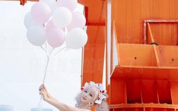 叉子宝宝的修女小姐，看这cos，我都要怀疑教堂的审美了。