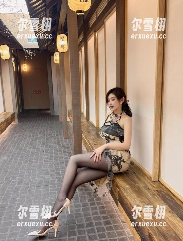 微密圈 - 周妍希的图集里，牛仔裤和她之间的默契，没法抵挡啊！