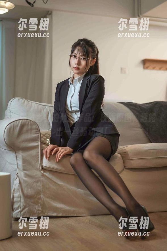 坏露露香宝 坏露露香宝的最新作品:校服原图,透露出一丝骚动啊!