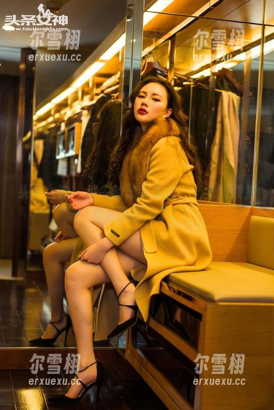 头条女神 - 消失的泳装美图，冯雪娇快把那件藏哪去了？