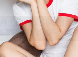 头条女神 – 在娜依灵儿的校园景象里，最新原图传递的情感不可小觑。