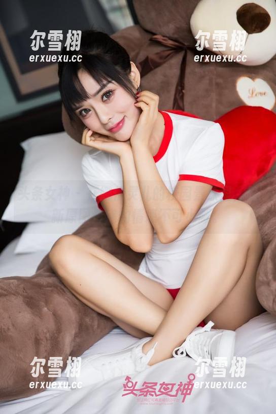 头条女神-娜依灵儿 头条女神 - 在娜依灵儿的校园景象里,最新原图传递的情感不可小觑。