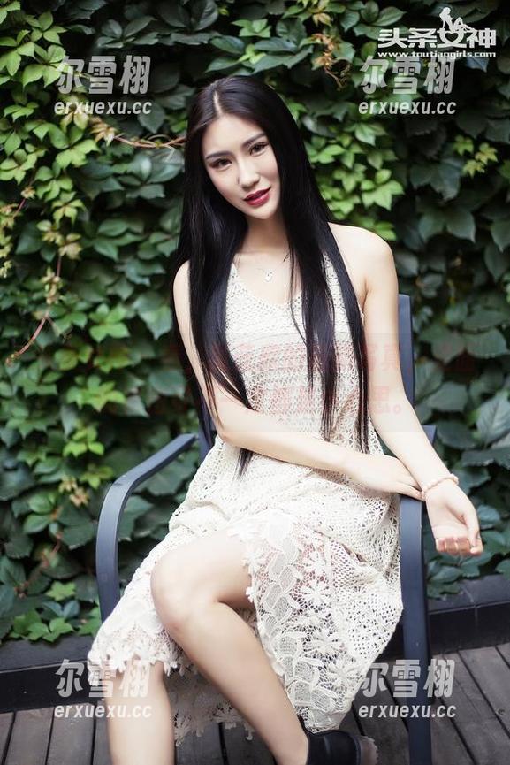 头条女神 - 看，张蓝欣的最新写真，里面的秘密可不一定都是小心思。