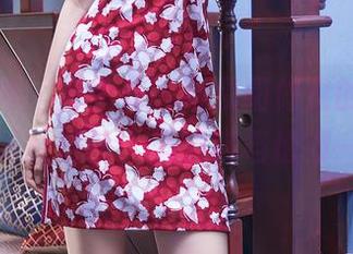 头条女神 – 那里有一张易阳修女的照片，光影如此斑驳，美图搭档值得一赞！