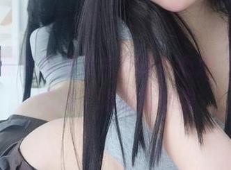 比基尼照其实是女主K的小心思，美图里藏满了逗趣的味道