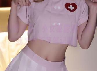 课堂上沉迷美图，小女巫露娜老师不能怪我太快不写笔记啊！