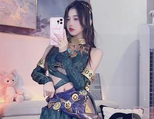 白裙子+小小奶瓶儿=无与伦比的可爱！没错，套图马上下载！