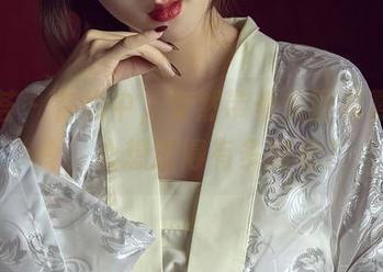 尤蜜荟 – 在线中，安然带着美图和夏黑月令，心想这得有多耐看？