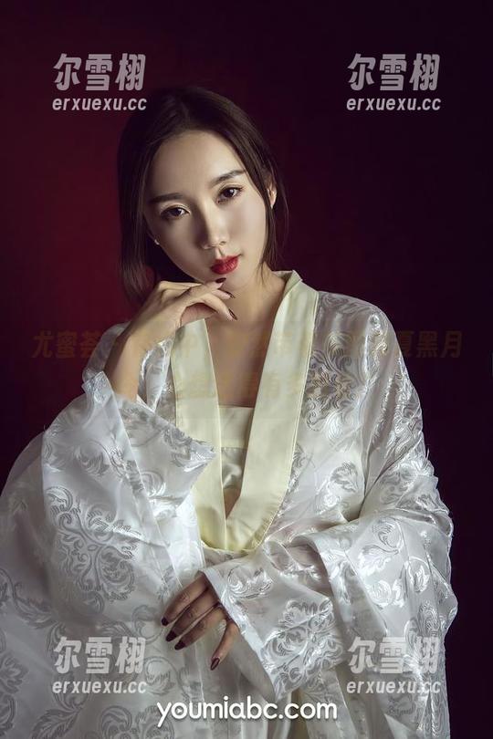 尤蜜荟-安然 尤蜜荟 - 在线中,安然带着美图和夏黑月令,心想这得有多耐看?