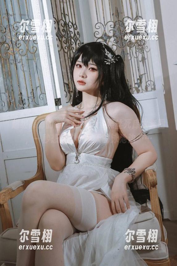超级高清的屿鱼yukako黑丝死库水套图，一秒想起那个夏天的泳池边……