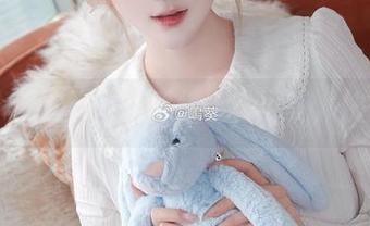 把蓝色兔子搬到壁纸上：嶋葵，快来！