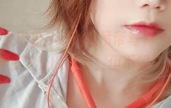 渡过巴鲁巴鲁BaRu的吊带写真，发现了一些存在主义的问题，但不如先看图！