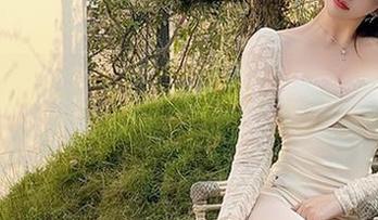 微密圈 – 不只是文件和电话，徐莉芝的女秘书写真温柔地撩动你的视线