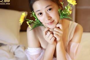 推女神 – 被莫雅淇的毛衣写真迷倒，真想要定制一件，她怎么穿得那么轻松。