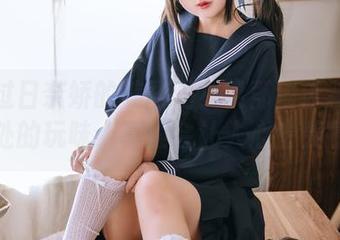 你见过日奈娇的美图吗？柴郡猫泳装恰到好处的玩味，真的会让人心生羡慕。