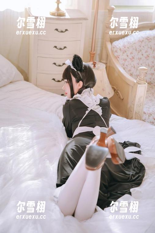 日奈娇拍的美图，一言不合就葬送了的芙莉莲-费伦，短腿也得穿高跟！