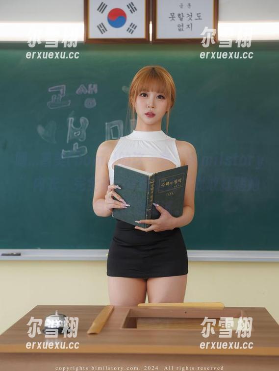 嗯...普美(bomi)的这一套“Bimilstory”内衣，完全有cos的潜力，我敢打赌她自己也想试试。