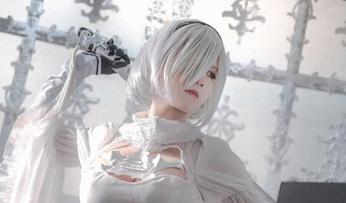 戴上眼镜cos，桜满三时的眼睛比你想象的还要会说话！