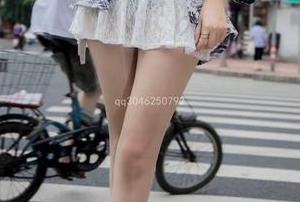 梦丝女神 – 小盐的图片福利：黑风衣下，美腿展现还有点小撩～