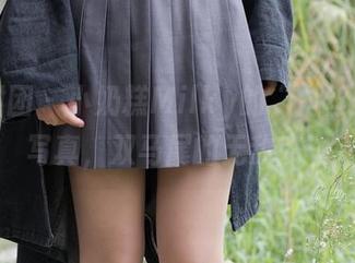 森萝财团 – 小奶糕Milky的“白丝美腿”写真，双马尾的无敌魔法