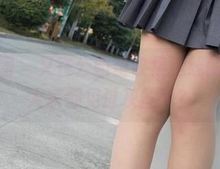 森萝财团 – 又在公园里收集腿线的小香，大家都见过灰丝吗？