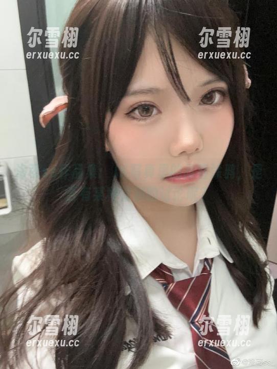 洛可ss作品集：JK写真里的青春涂鸦，是否有某种特别的讨论呢？