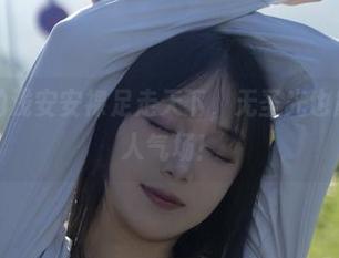 图集里的浅安安裸足走天下，无圣光也能闪耀迷人气场！