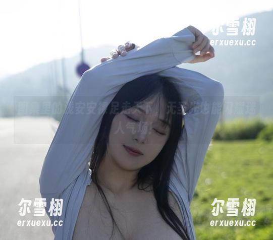 浅安安 图集里的浅安安裸足走天下,无圣光也能闪耀迷人气场!