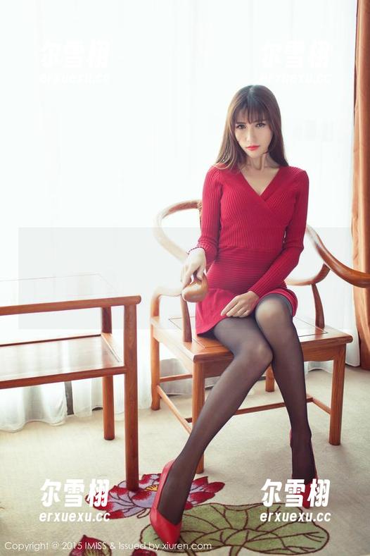爱蜜社-温心怡 爱蜜社 - 翻阅这张作品时,脑海里突然被温心怡的白丝淹没,简直是一场视觉的欢乐派对!